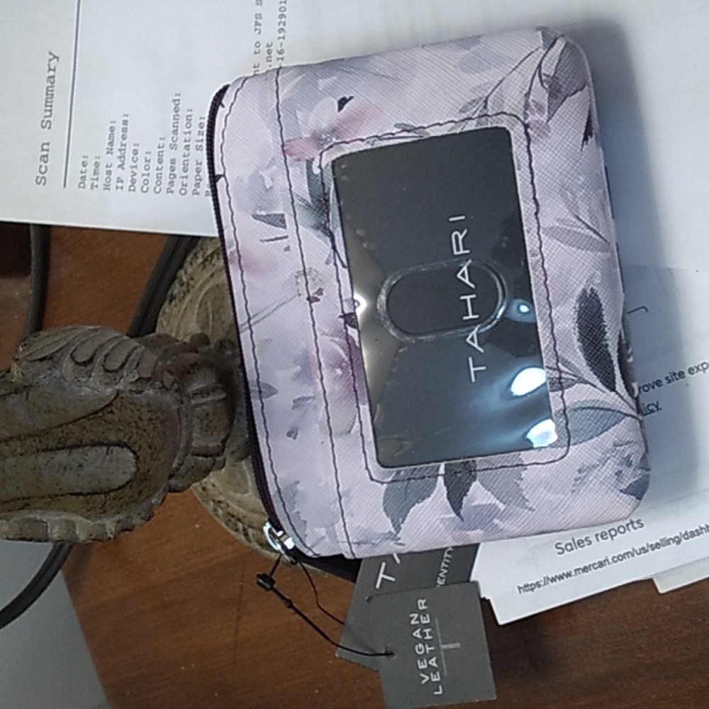 Tahari wallet Light Trifold Pastel Floral Vegan - Picture 4 of 12